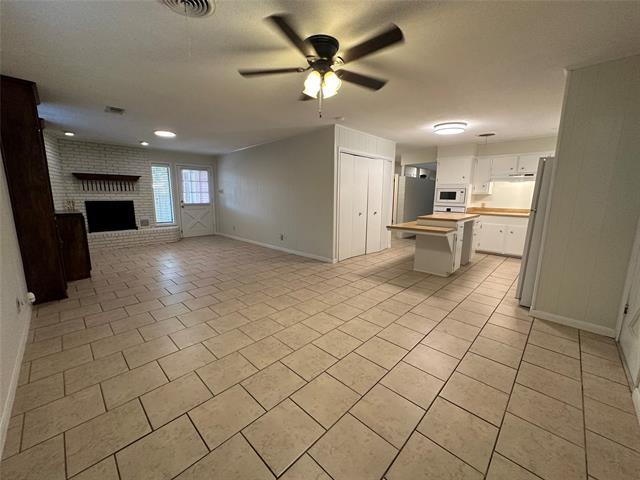 Building Photo - 2409 Sylvan Dr
