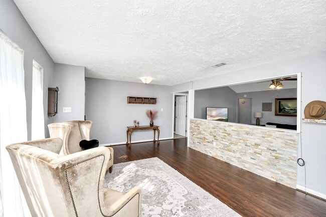 Building Photo - 1971 Round Spring Dr