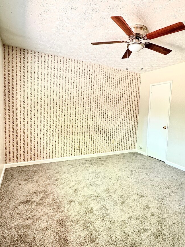 Building Photo - 6091 Fieldcrest Dr