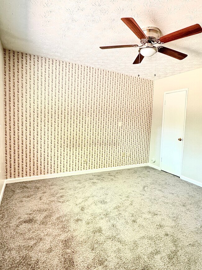Foto del edificio - 6091 Fieldcrest Dr