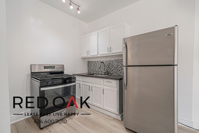 Foto del edificio - 744 Beacon Ave