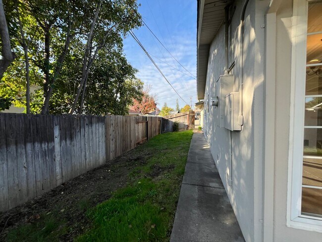 Building Photo - 5104 Atlanta Way