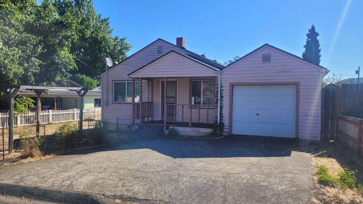 Foto principal - 673 W Kenwood St