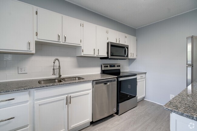 3BR, 2BA - 1265SF - Kings Tree Apartments