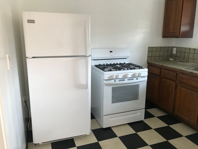 Foto del edificio - 1976 Hillhurst Ave