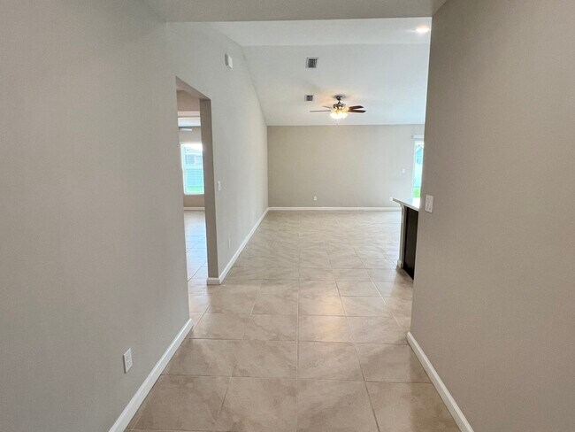 Foto del edificio - 473 SW Byron Ave