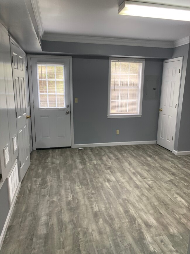 Building Photo - 105 Hines Blvd