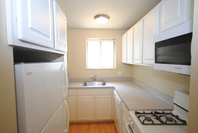 Una habitación y cocina - 817 Arch St