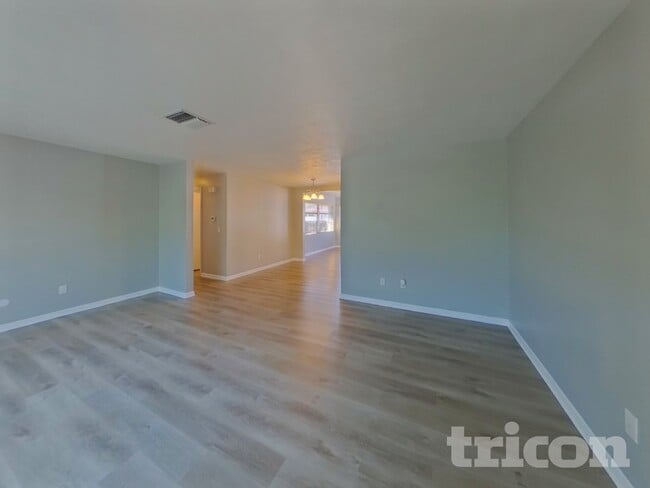 Building Photo - 2034 Brampton Rd