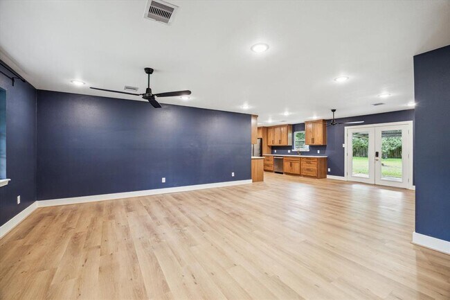 Foto del edificio - 1627 Crestdale Dr