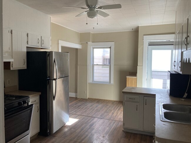 Kitchen Photo 2 - 2089 Fairview Ave