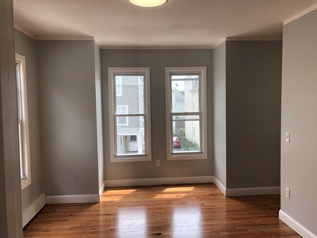 Building Photo - 17 Cross St