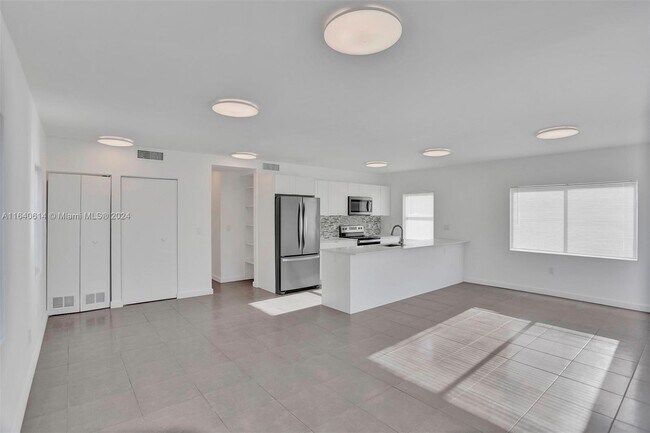 Foto del edificio - 737 NW 4th St