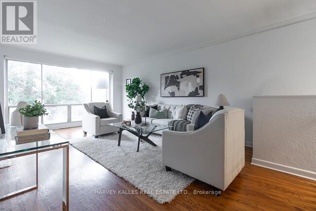 Building Photo - 135 Combe Ave
