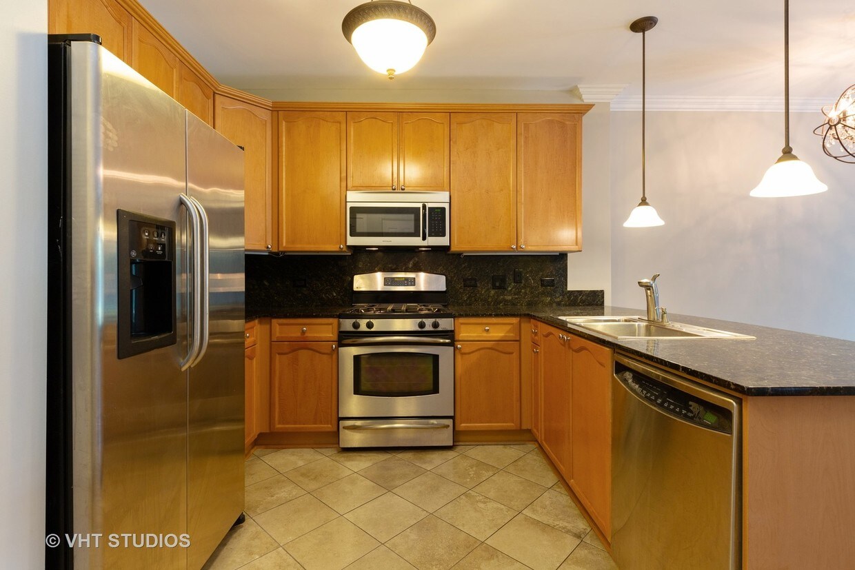 145 S York St, Elmhurst, IL 60126 Condo for Rent in Elmhurst, IL