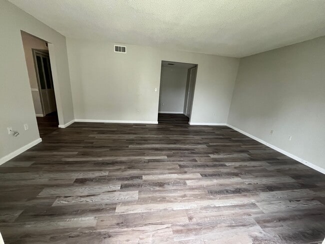 Building Photo - 525 Conway Rd