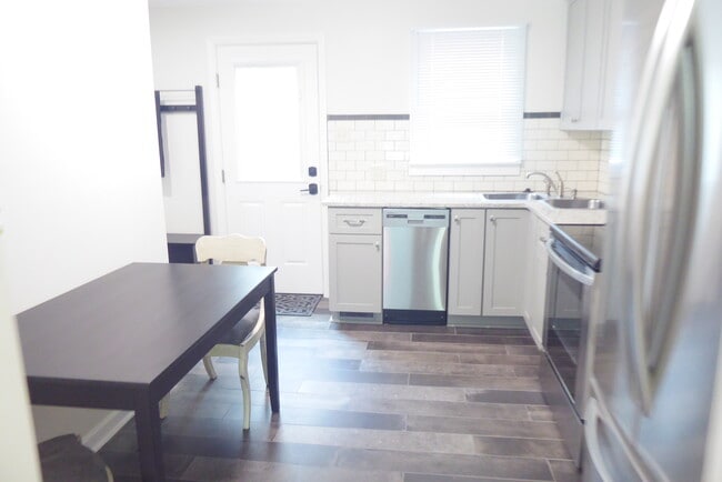 Building Photo - 209 N Bigby Dr