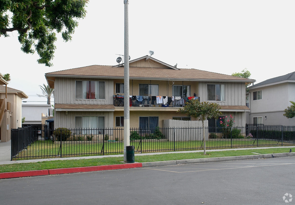 Building Photo - 1323 W Lynne Ave