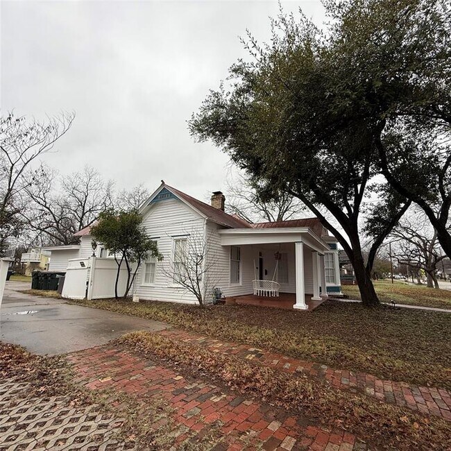 Foto del edificio - 1604 S Austin Ave