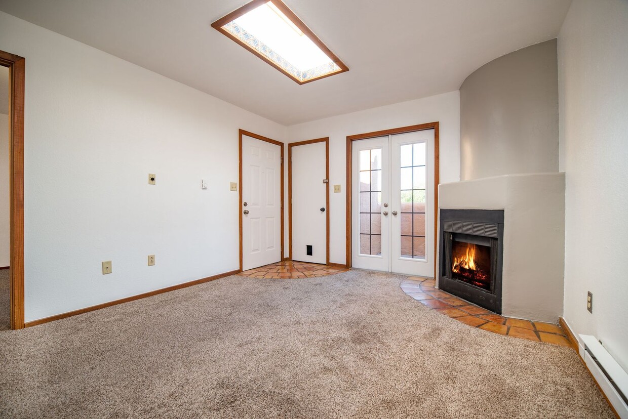 Primary Photo - Sweet, Small Private Unit Available Now!