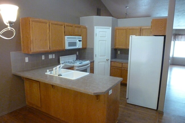 Building Photo - 5456 Monterey Dr SE