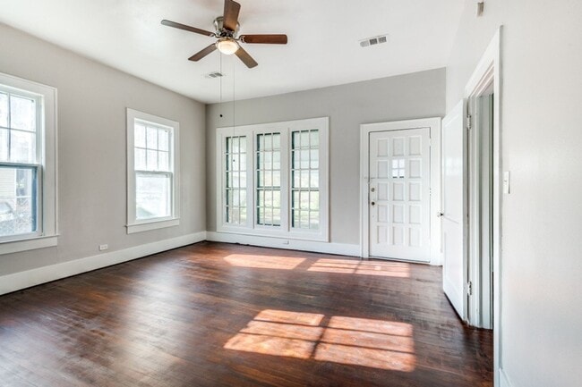 Foto del edificio - 2414 Park Row Ave