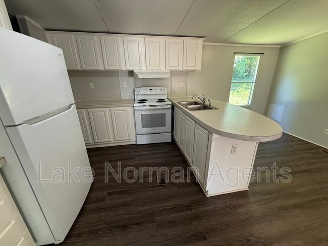 Foto del edificio - 1121 McRee Heights Cir