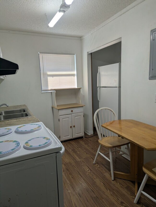 Foto del edificio - Furnished 1 bedroom, 1 bath duplex located in Umatilla