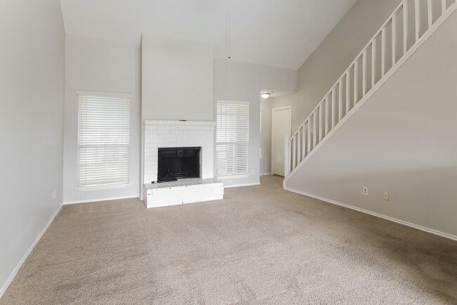 Building Photo - 16111 Rosenridge Dr