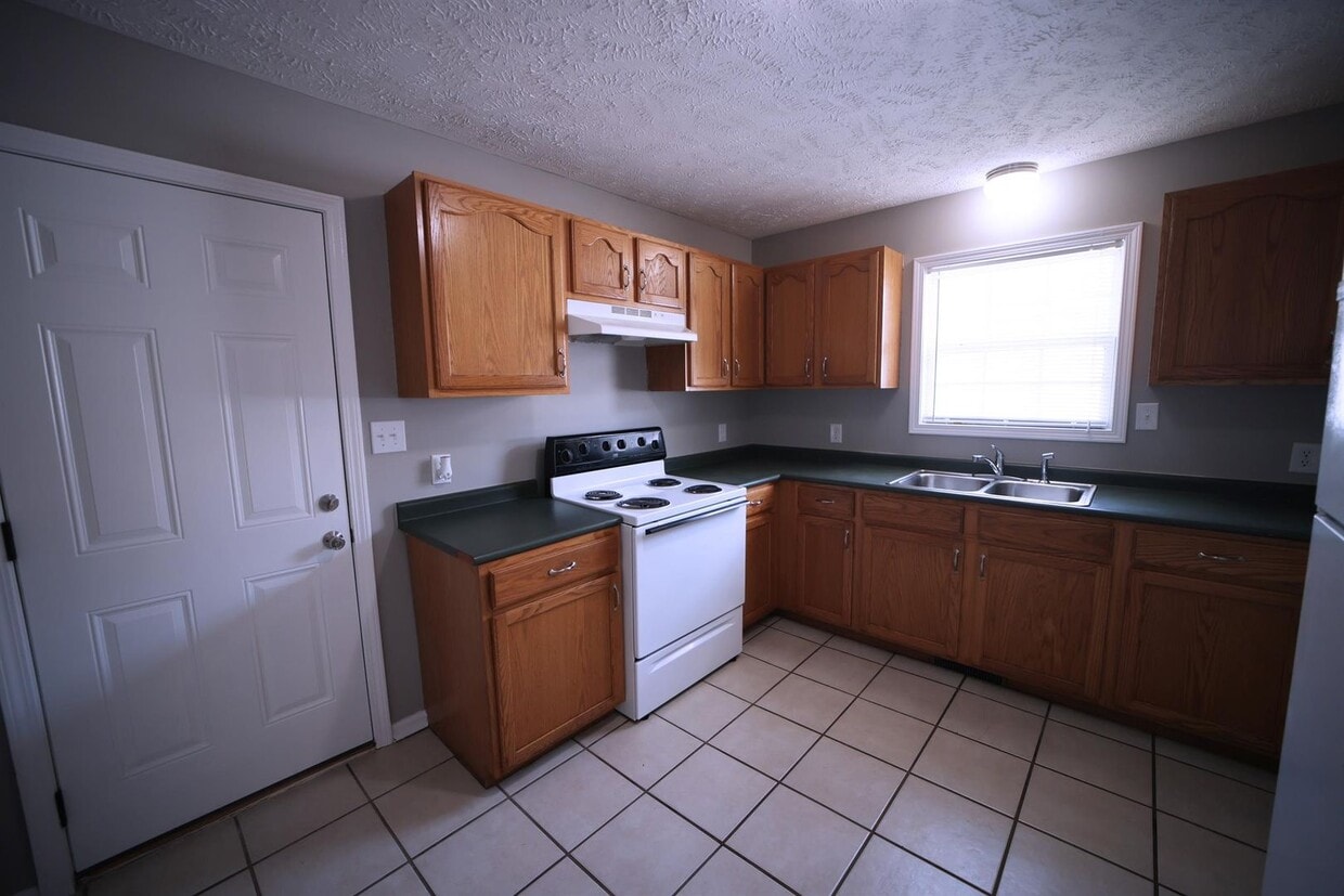 Building Photo - Cozy 2-Bedroom in the Heart of Clarksville