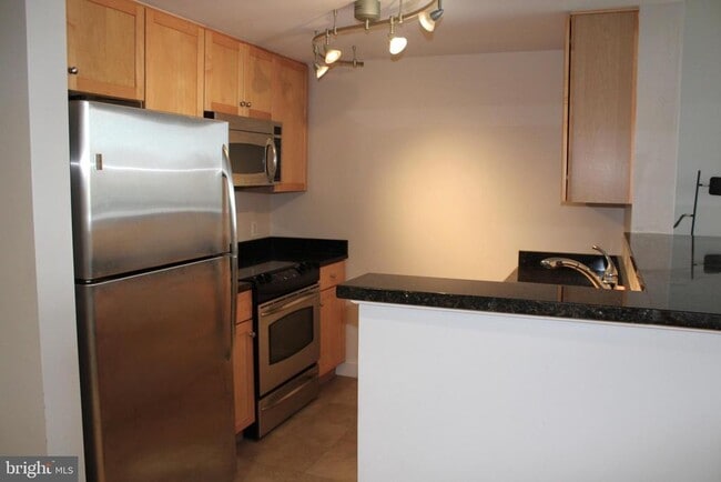 Building Photo - 1020 N Highland St