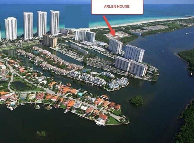 Building Photo - 300 Bayview Dr
