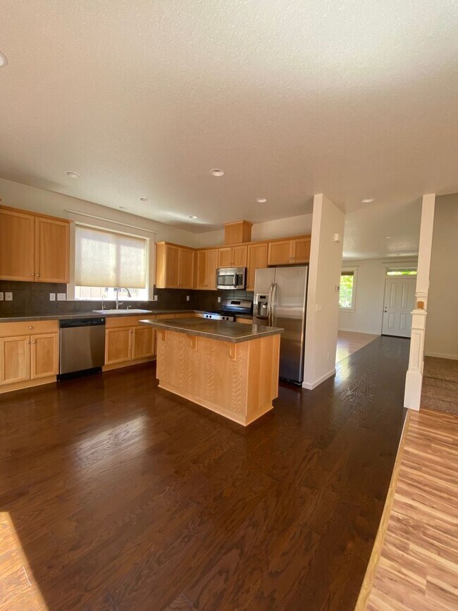 Building Photo - 4 Bedroom Single Family Home in Forest Grove