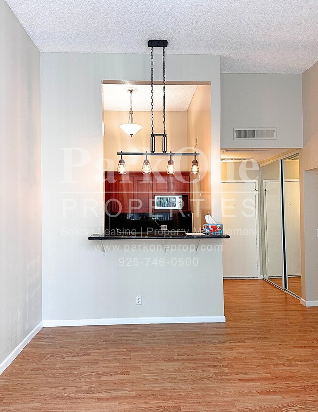Foto del edificio - 1BR Condo in The Keys – Resort-Style Livin...