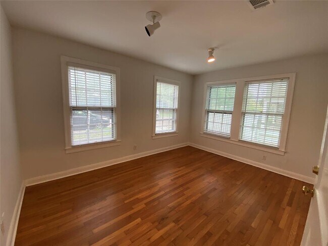 Building Photo - 4912 Avenue G
