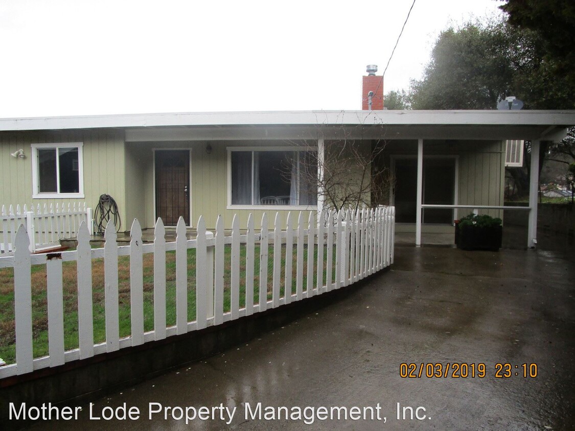 Primary Photo - 4 br, 3 bath House - 220 Theall Street