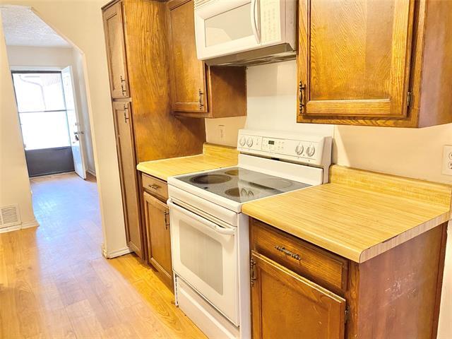 Foto del edificio - 5701 Willow Elm Dr