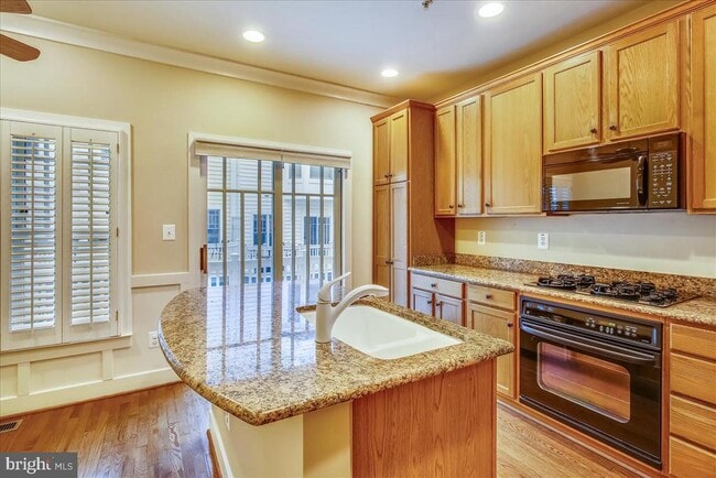 Building Photo - 1304 N Danville St