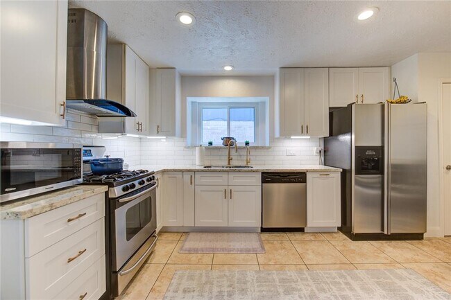 Foto del edificio - 1219 Hidden Canyon Rd