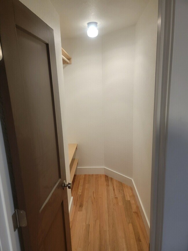 Foto del edificio - 1001 E Baker St