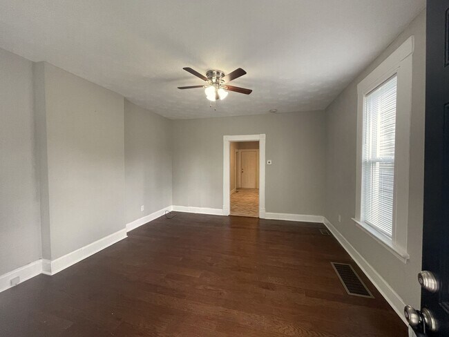 Foto del edificio - 85 Reeb Ave