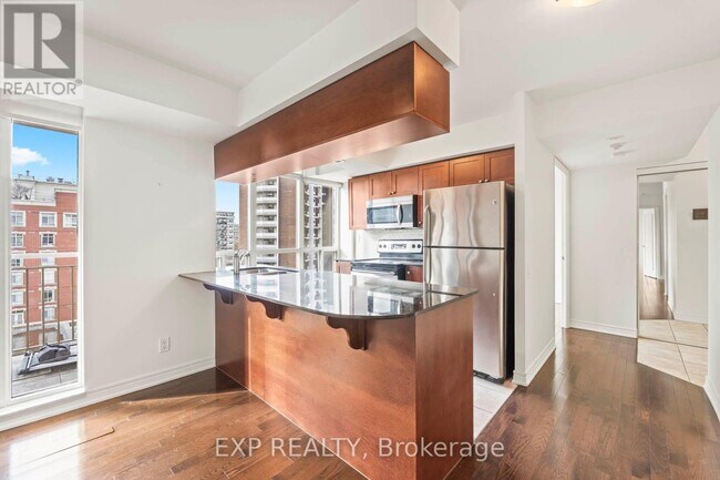 Photo du bâtiment - 60 St Clair Ave W