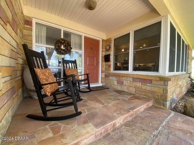 Foto del edificio - 106 Driftwood Ave