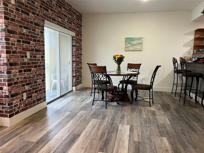 Foto del edificio - 8900 NW 107th Ct