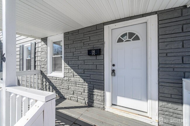 Building Photo - 8 Orchard St