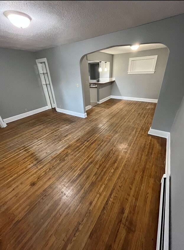 Primary Photo - 1462 Carroll Ave