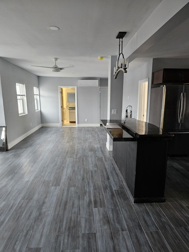 Great room & kitchen island - 633 2nd St