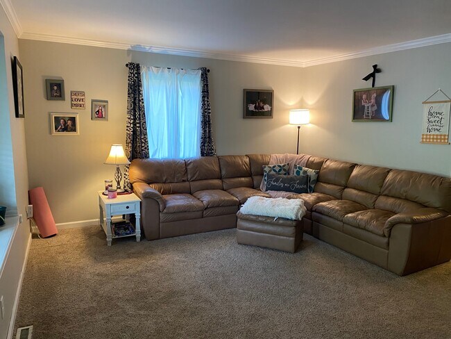 Sala de estar - 4602 Vettelson Rd