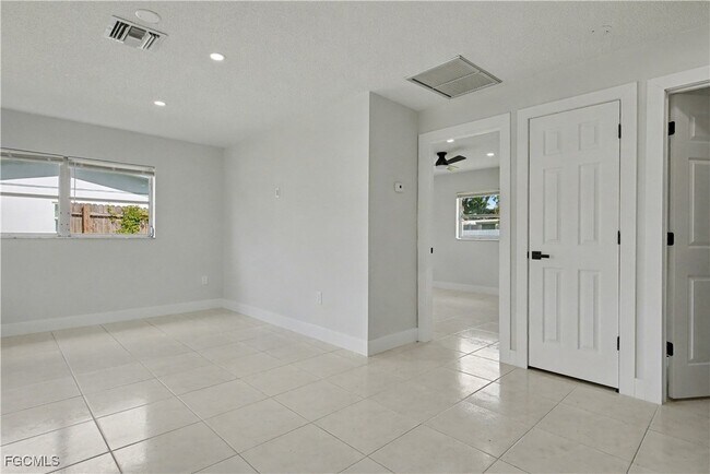 Foto del edificio - 138 Brooks Rd