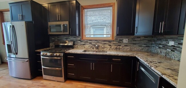 Building Photo - 2554 W Walton St